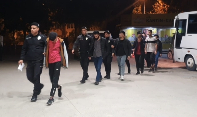 Bursa'da Şafak operasyonu! 50 kaçak göçmen yakalandı