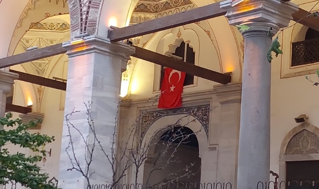 Bursa sokakları kırmızı beyaza büründü