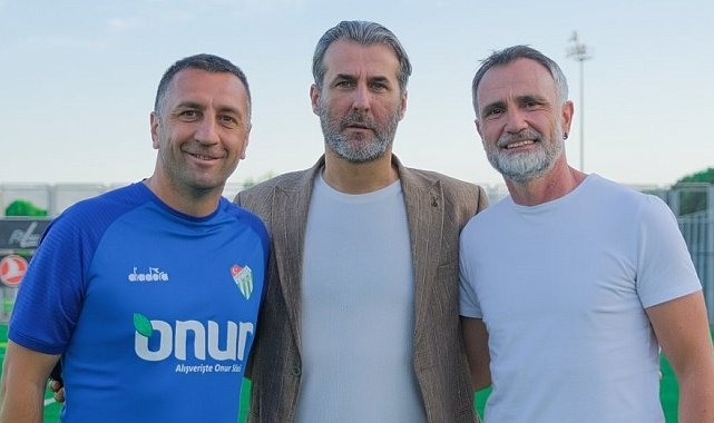 Bursaspor, yeni teknik adamıyla söz kesti!