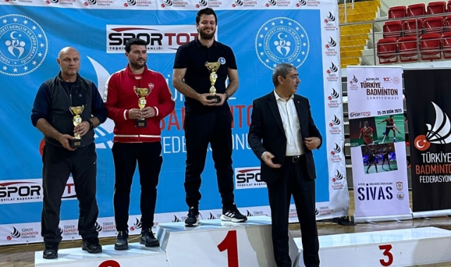 Büyükşehir Belediyesporlu badmintoncular yine zirvede