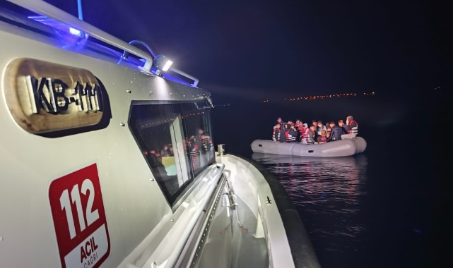 Çanakkale'de 23 kaçak göçmen kurtarıldı