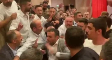 CHP İstanbul İl Kongresi olaylı geçiyor!