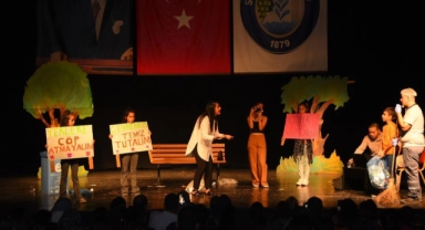 Çocuklara tiyatro oyunuyla çevre temizliği anlatıldı