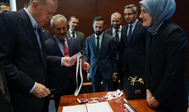 Cumhurbaşkanı Erdoğan, delege kartını aldı