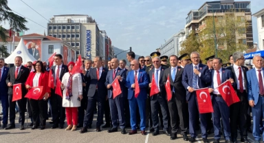 Cumhuriyetin 100. yılında Bursa'da gurur dolu yürüyüş