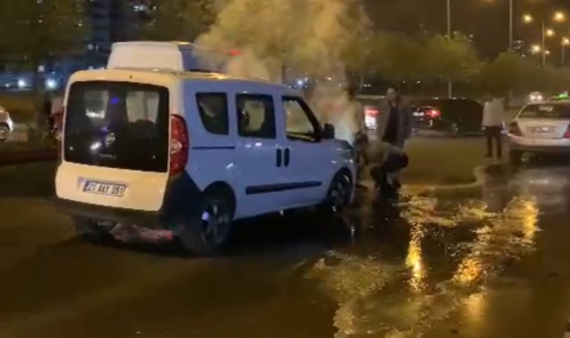 Diyarbakır’da seyir halindeki araç alev aldı