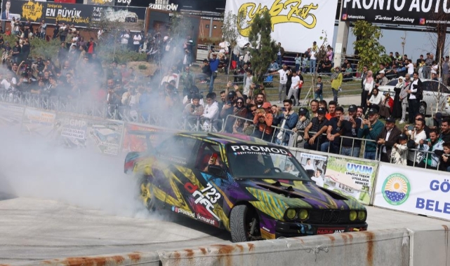 Drift ve Otomobil Festivali'nde lastikler yandı