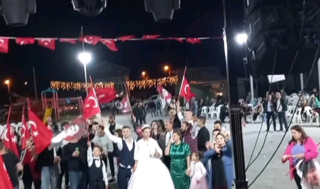 Düğünde 100. yıl coşkusu