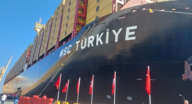 Dünyanın en büyük konteyner gemisine 'Türkiye' adı verildi
