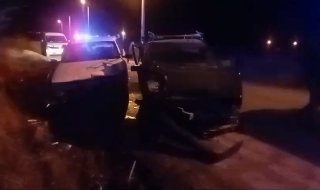 Edirne'de iki otomobil kafa kafaya çarpıştı: 2 yaralı