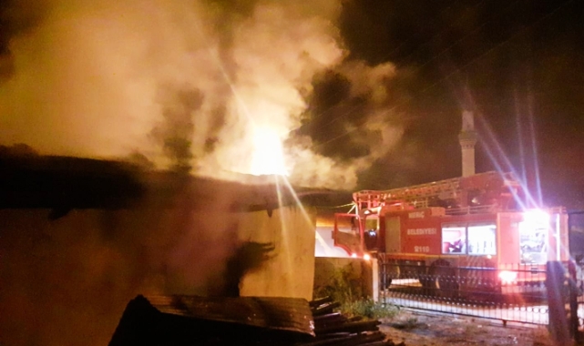 Edirne'de yangın: 2 ev hasar gördü