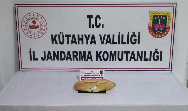 Ekmek arasına gizlemişler!