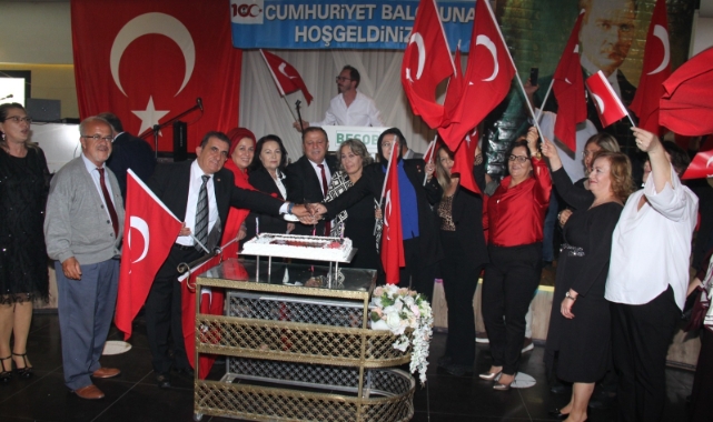 Emekliler 100. Yıl Balosu'nda buluştu
