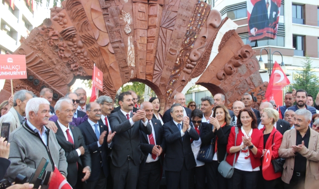Eskişehir’de ‘100. Yıl Cumhuriyet Anıtı’ törenle açıldı