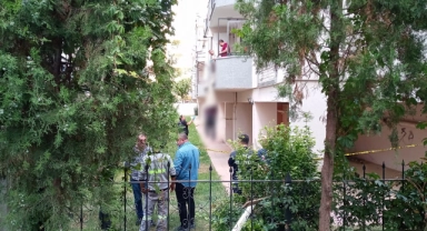 Evinin balkonunda asılı halde bulundu! Komşuları şok oldu