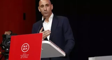 FIFA, Rubiales için 3 yıl futboldan men cezası verdi