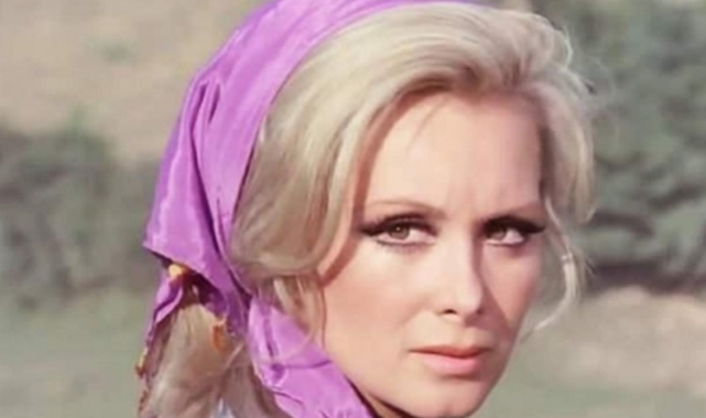 Filiz Akın kimdir?