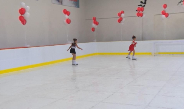 Gölbaşı Belediyesi Buz Pateni ve Tırmanma Spor Salonu açtı