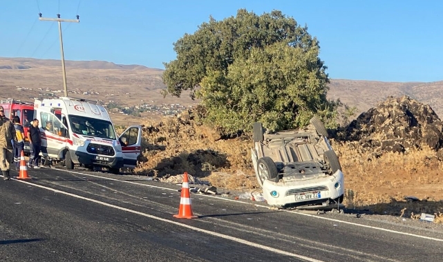 Hafif ticari araç takla attı: 3 ölü, 2 yaralı