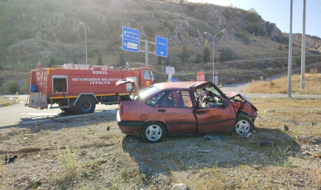 Öğretmenlerin olduğu araçla otomobil çarpıştı: 6 yaralı