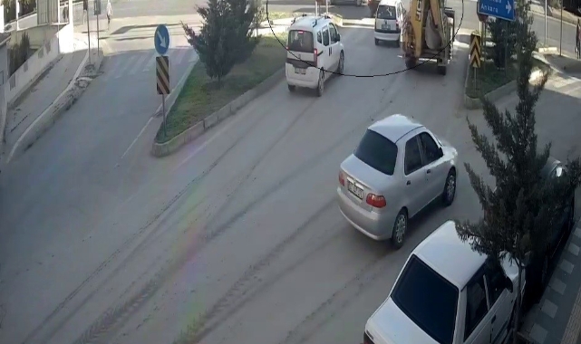 İki otomobil çarpıştı!