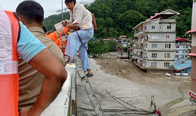 İki tren kafa kaya çarpıştı: 3 yaralı
