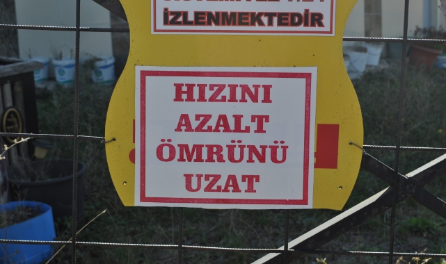 İlginç uyarı yazılarıyla sürücülere hatırlatma