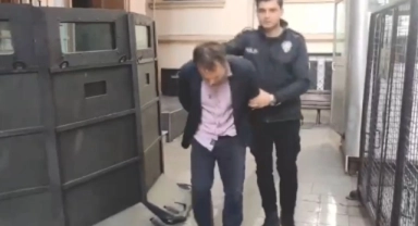 İstiklal Caddesi'nde bayrakları yere atmıştı, gözaltına alındı