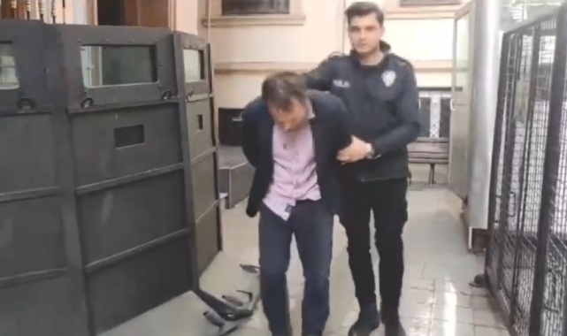 İstiklal Caddesi'nde bayrakları yere atmıştı, gözaltına alındı