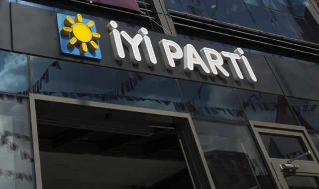Atanan 8 ilçe başkanı resmen göreve başladı