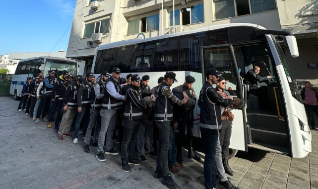 İzmir'de FETÖ’ye kıskaç: 84 kişi adliyede