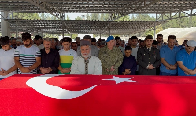 Kalp krizi sonucu hayatını kaybeden asker, törenle toprağa verildi