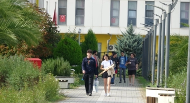 Kampüste 50'ye yakın öğrenci zehirlendi