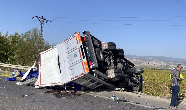 Kamyon ile otomobil çarpıştı: 3 yaralı