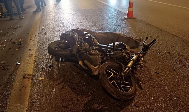 Kamyona çarpan motosiklet sürücüsü hayatını kaybetti
