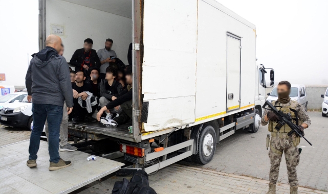 Kamyonda 51 kaçak göçmen yakalandı