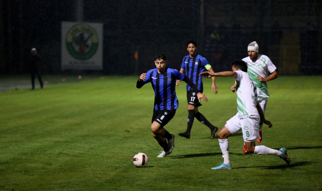 Karacabey Belediyespor evinde coştu