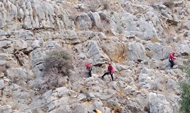 Kayalıklara düşen paraşüt pilotundan acı haber!