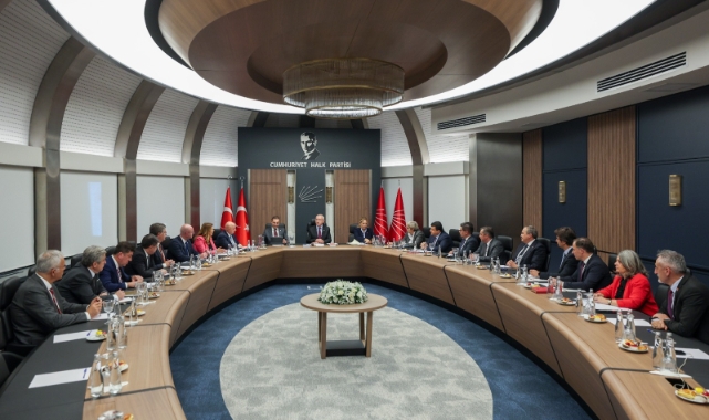 Kılıçdaroğlu, milletvekilleri ile bir araya geldi