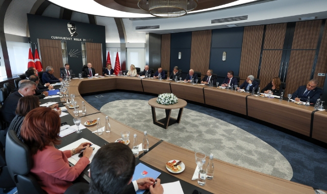 Kılıçdaroğlu, milletvekilleri ile bir araya geldi