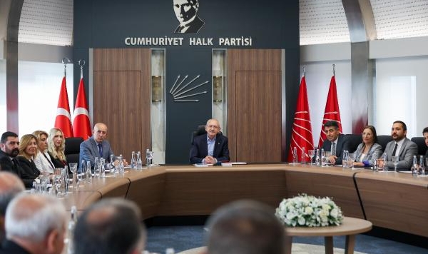Kılıçdaroğlu, partisinin Ankara teşkilatı ile görüştü