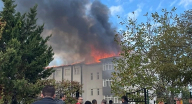 Kız meslek lisesinde çatı yangını