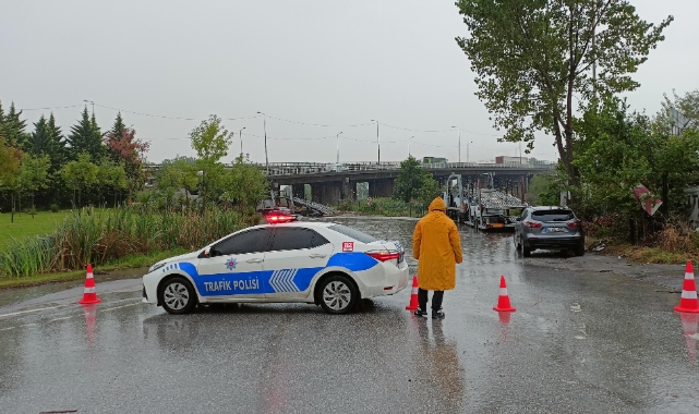 Kocaeli’de sağanak; alt geçit su ile doldu