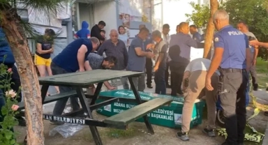 Komşusunu bıçaklayarak öldürdü