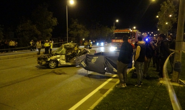 Kontrolden çıkan otomobil TIR'a çarptı: 1 ölü