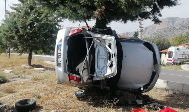 Kontrolden çıkan otomobilde 2 ölü