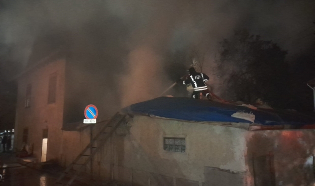 Konya’da ev alev aldı