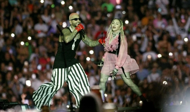 Madonna ertelenen dünya turnesine başladı