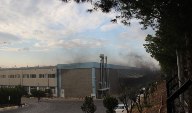 Manisa'da korkutan fabrika yangını