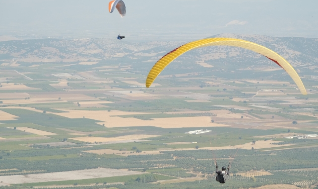 Manisa, paraşüt sporcularının yeni üssü haline geliyor